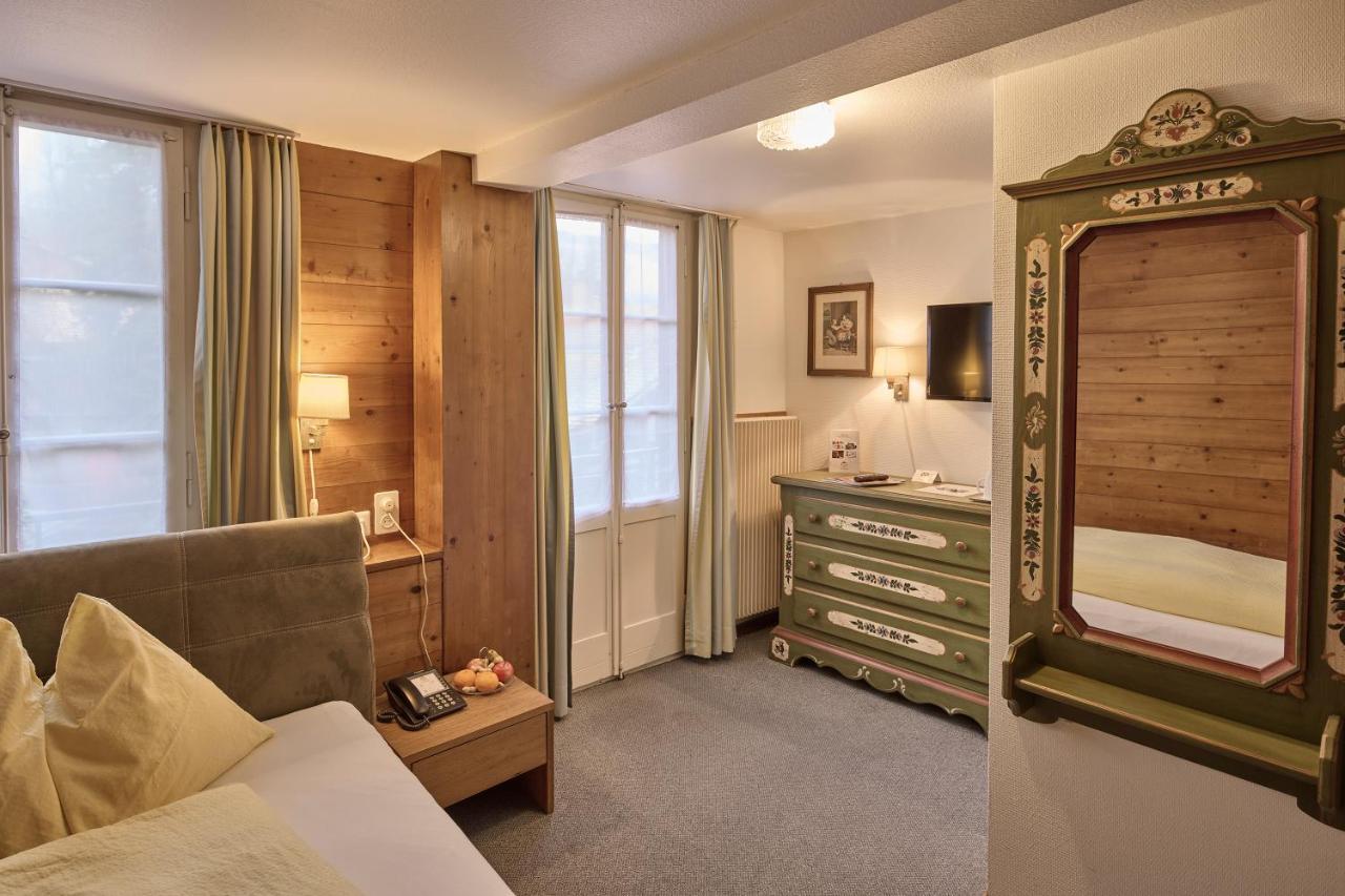 Baeren Hotel, The Bear Inn Wilderswil Bagian luar foto