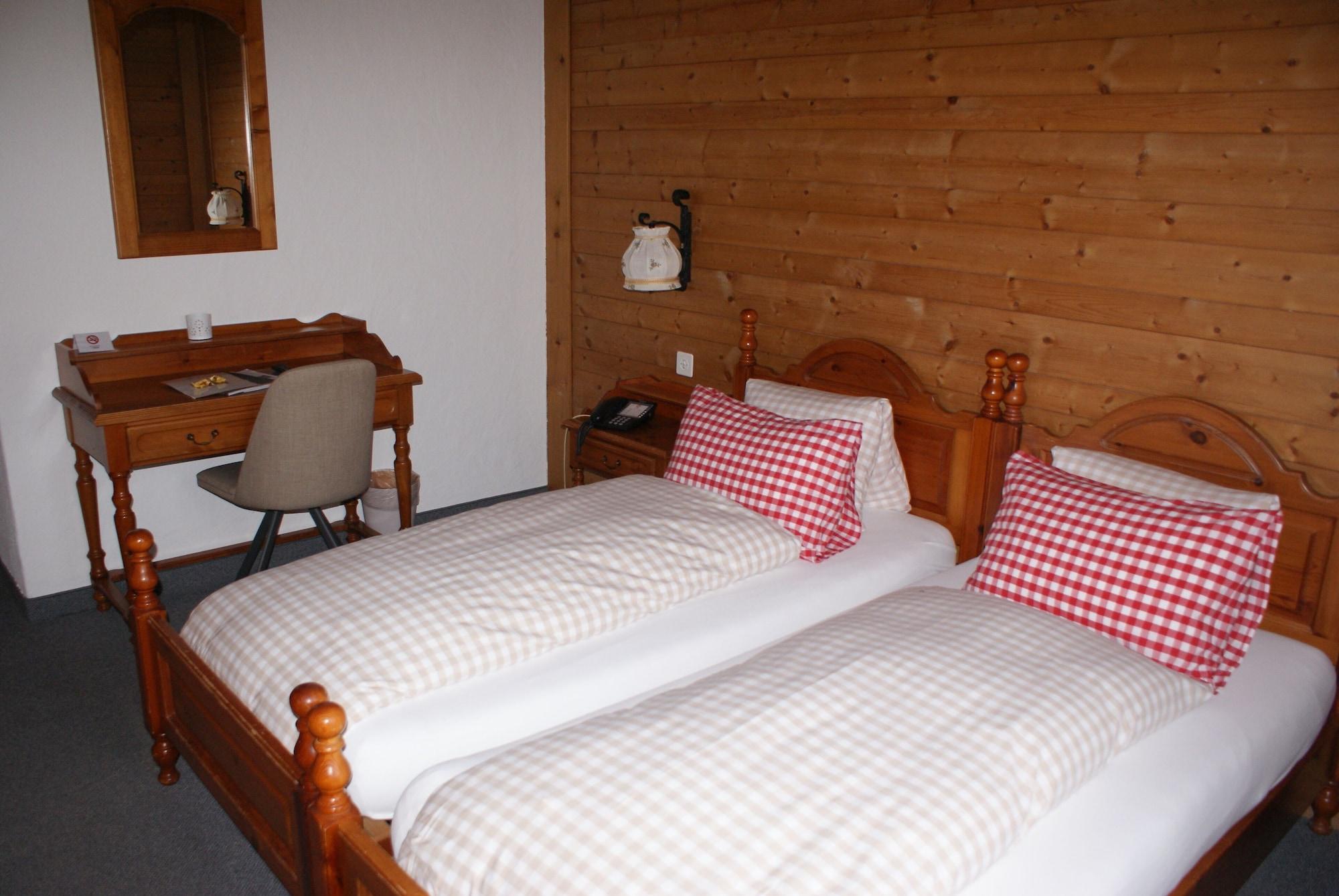 Baeren Hotel, The Bear Inn Wilderswil Bagian luar foto