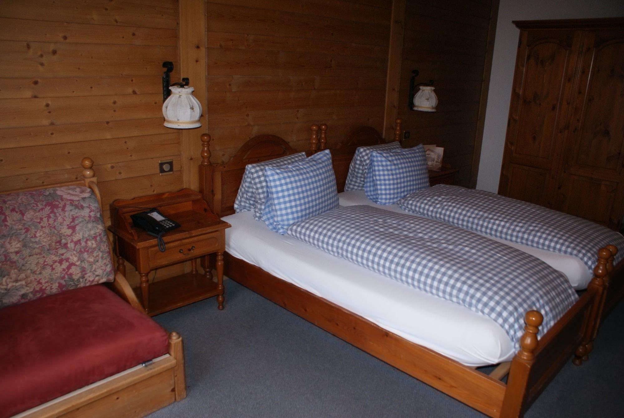Baeren Hotel, The Bear Inn Wilderswil Bagian luar foto