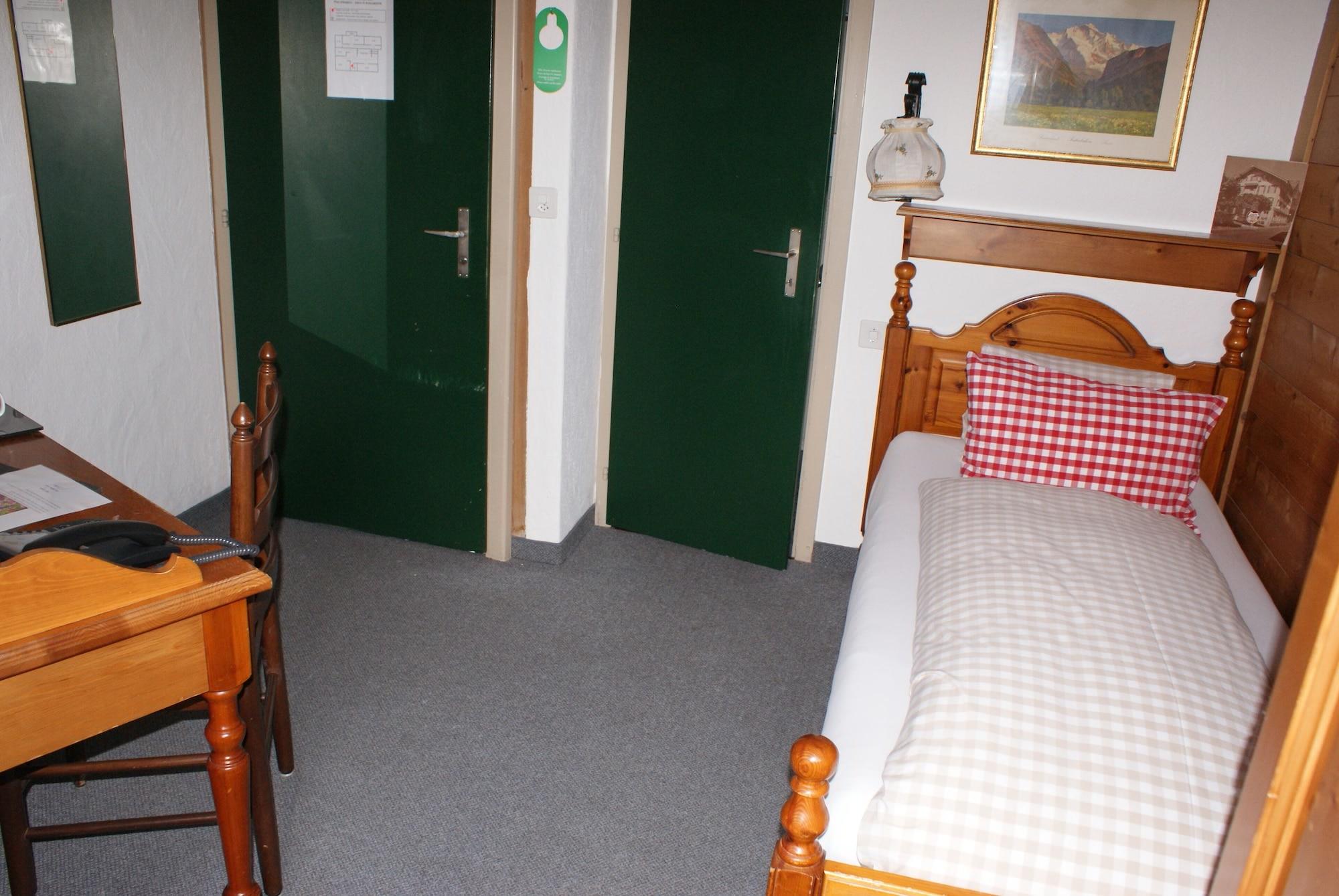 Baeren Hotel, The Bear Inn Wilderswil Bagian luar foto