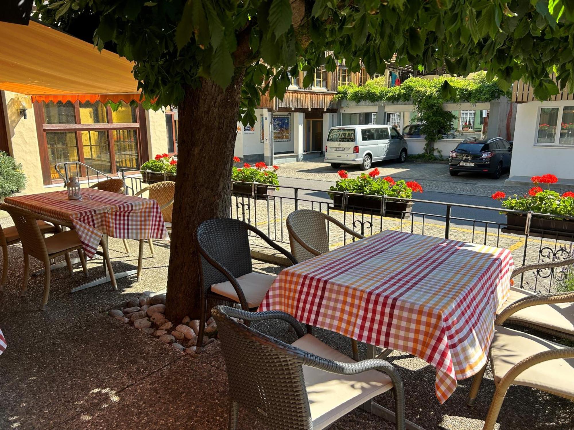 Baeren Hotel, The Bear Inn Wilderswil Bagian luar foto