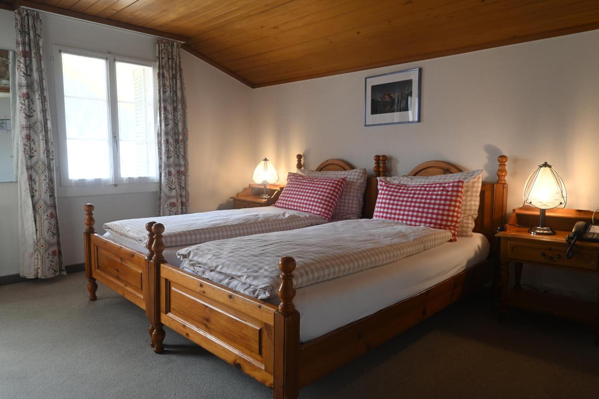 Baeren Hotel, The Bear Inn Wilderswil Bagian luar foto